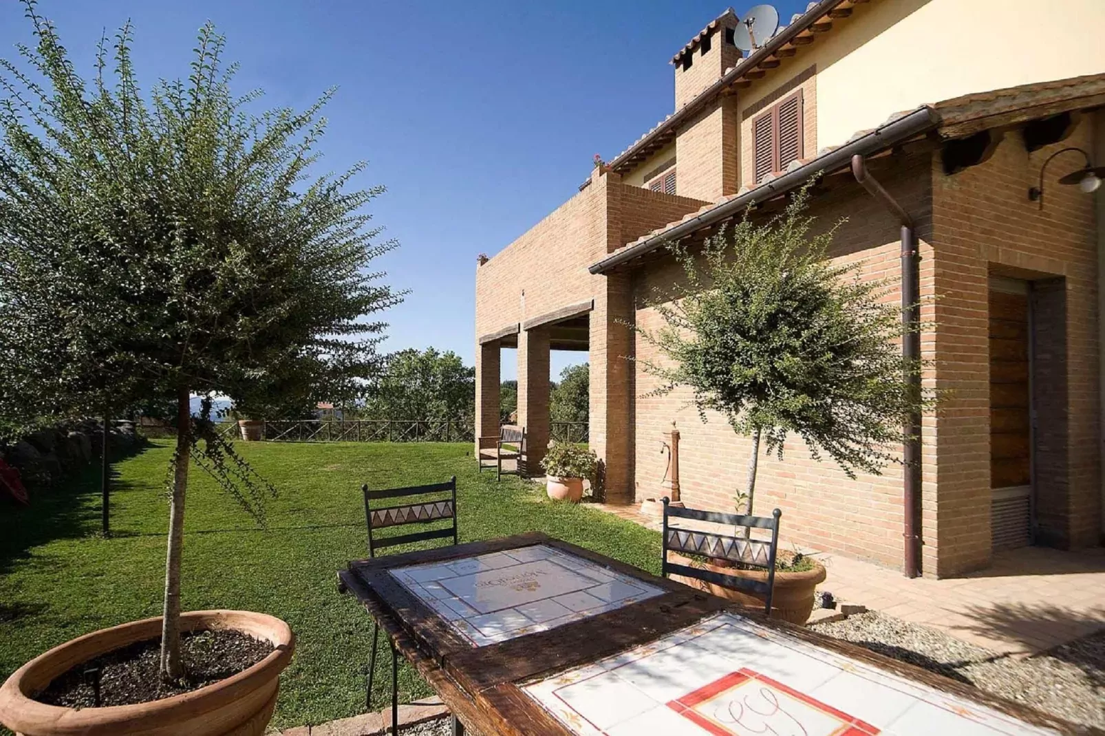 Castagneto-Gardens summer