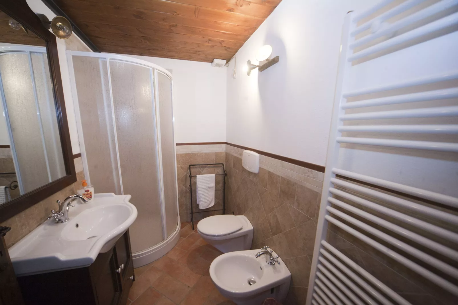 Castagneto-Bathroom