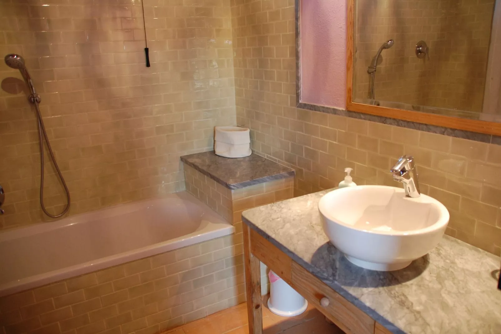 Bagnoletto-Bathroom