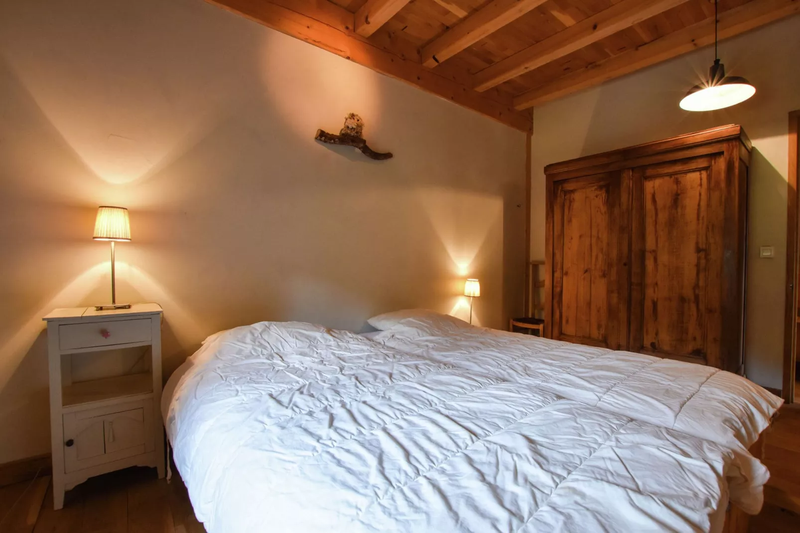 La Remise-Bedroom
