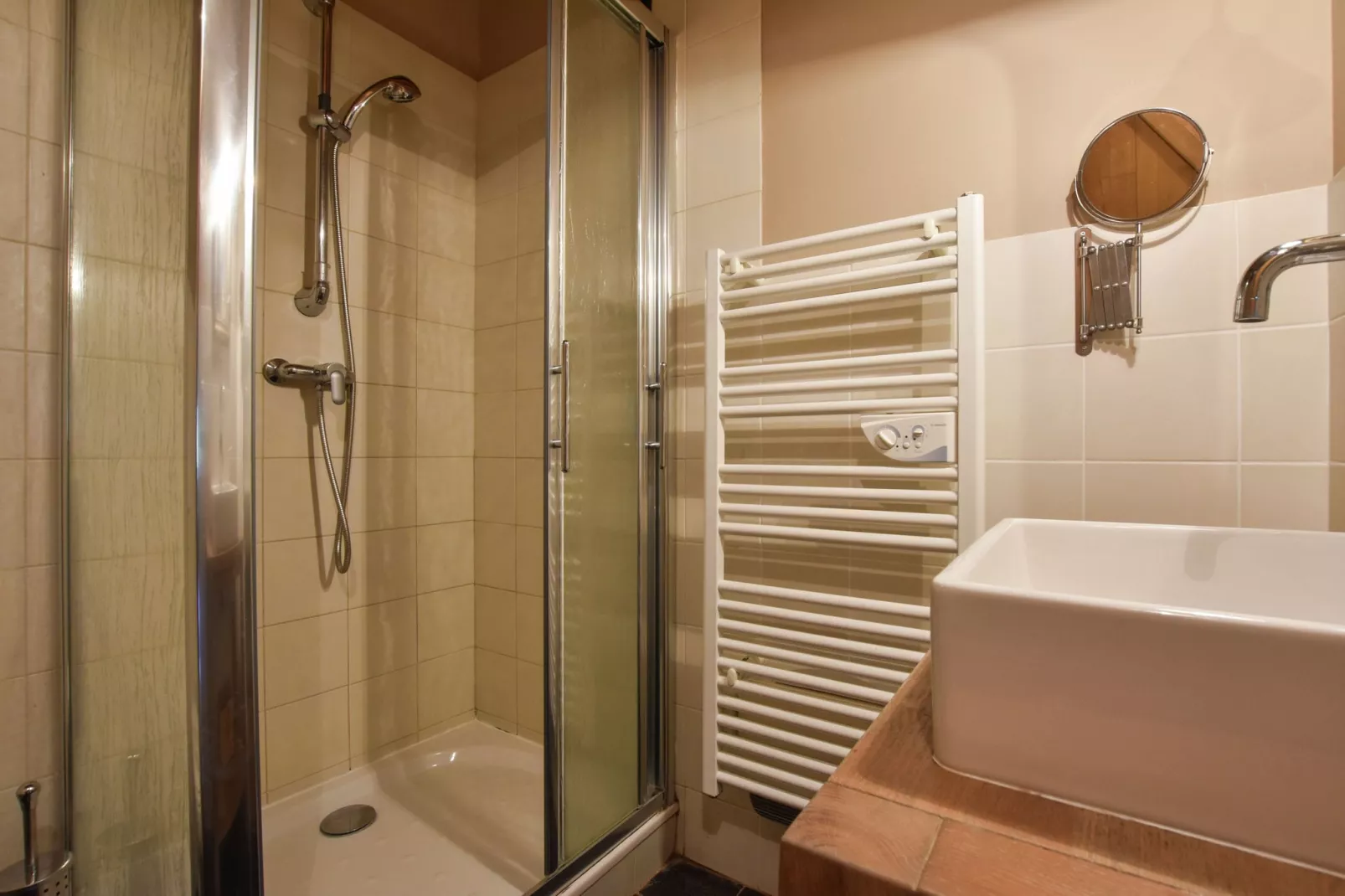 La Remise-Bathroom