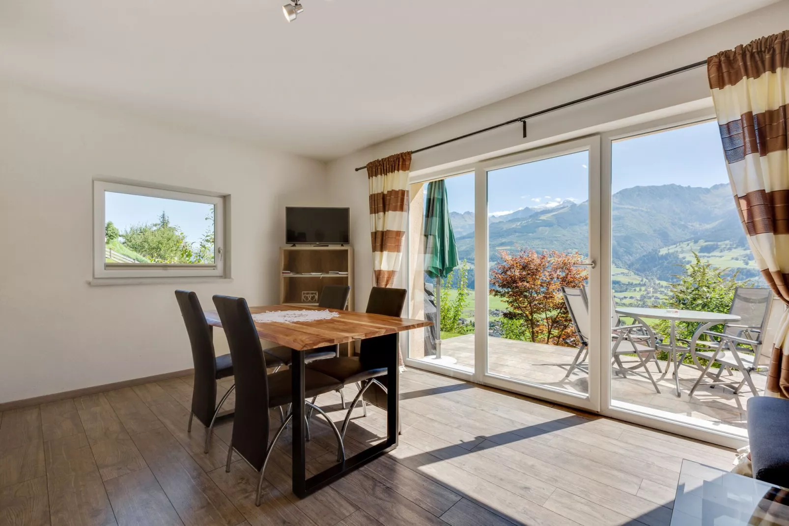 Appartement Mountain Joys-Dining room