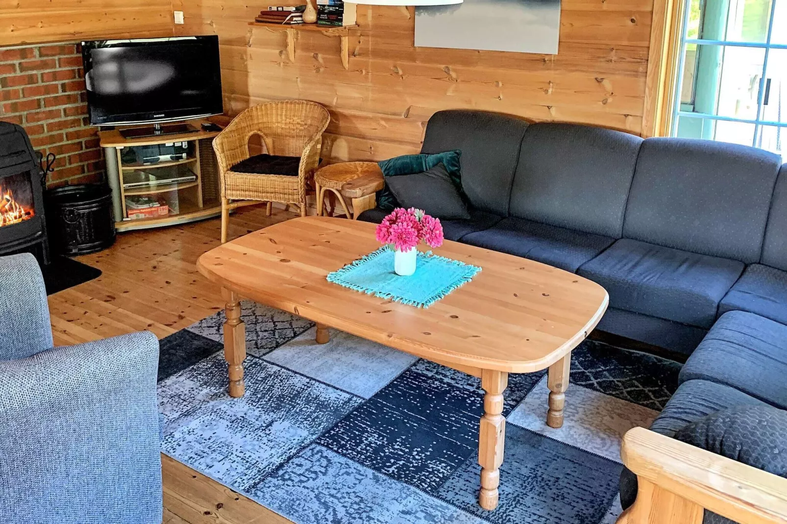 HUS 22235-Indoor