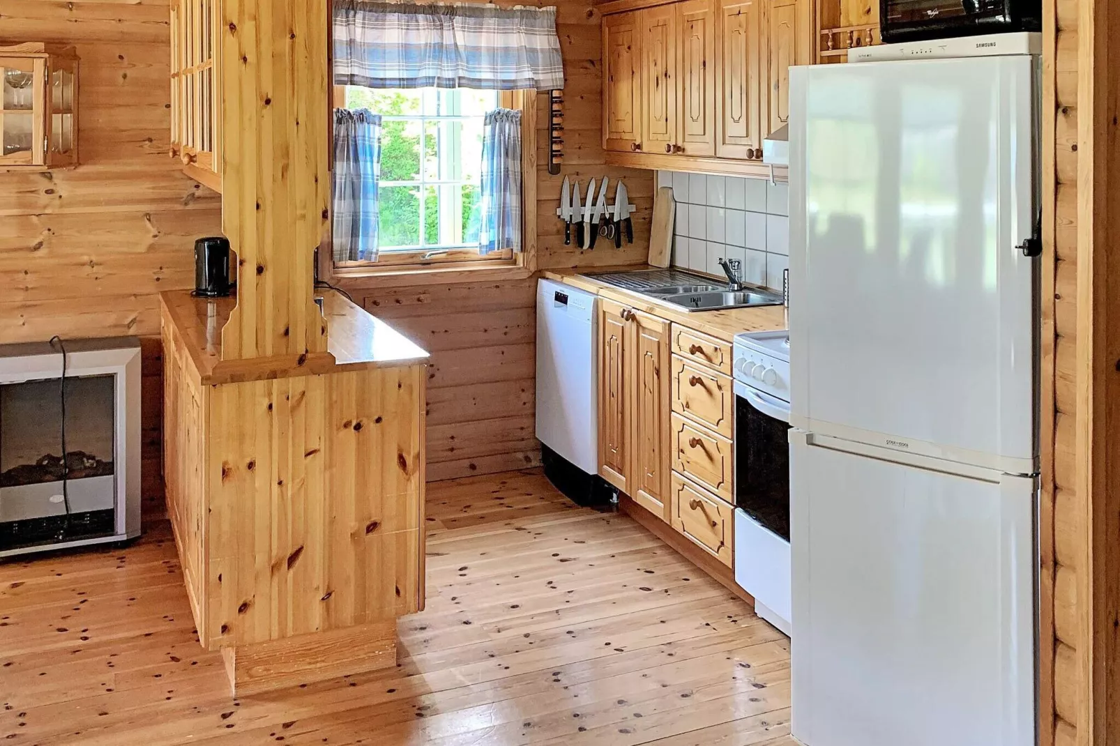 HUS 22235-Indoor