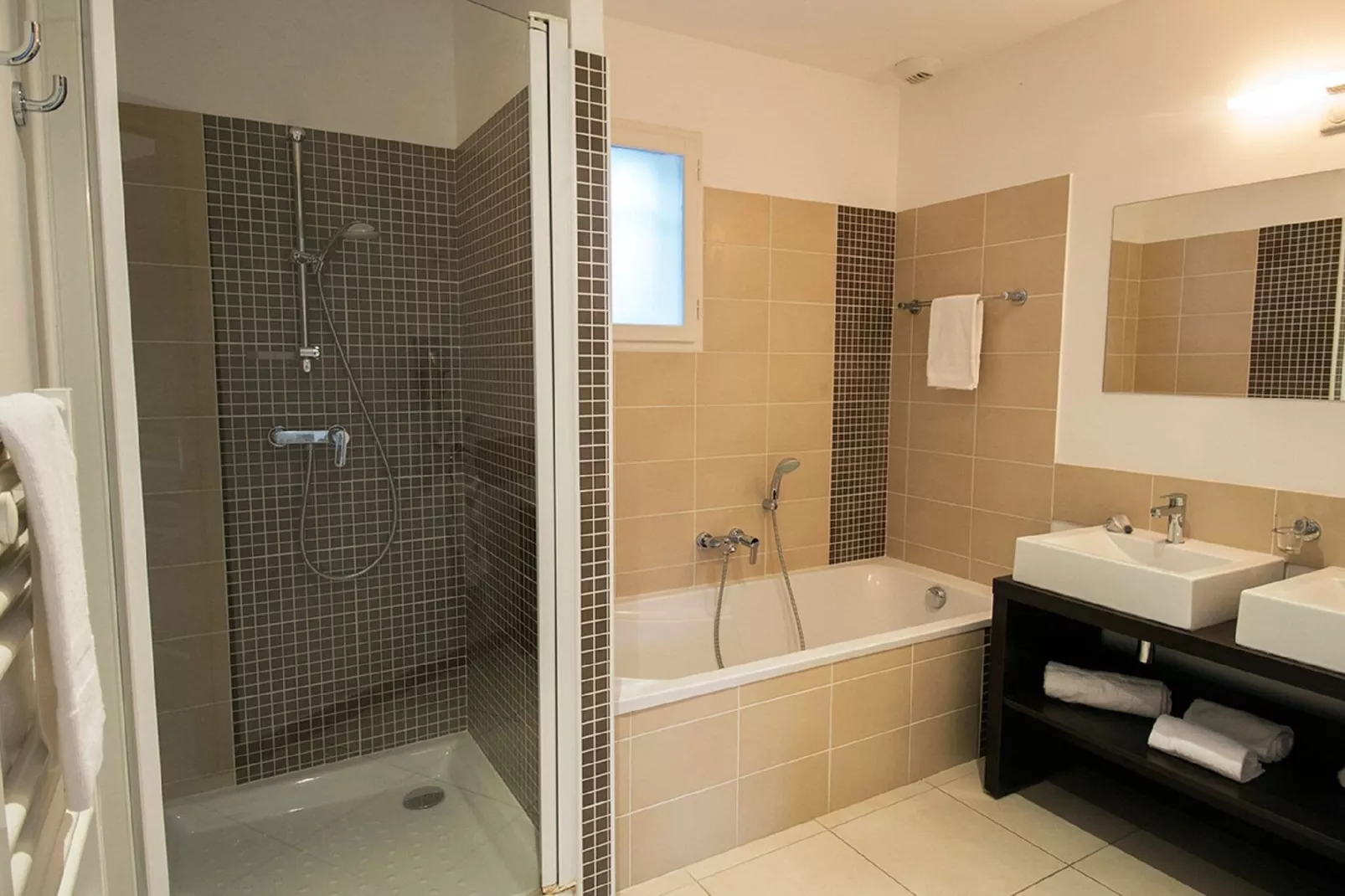 Le Clos Savornin 3-Bathroom