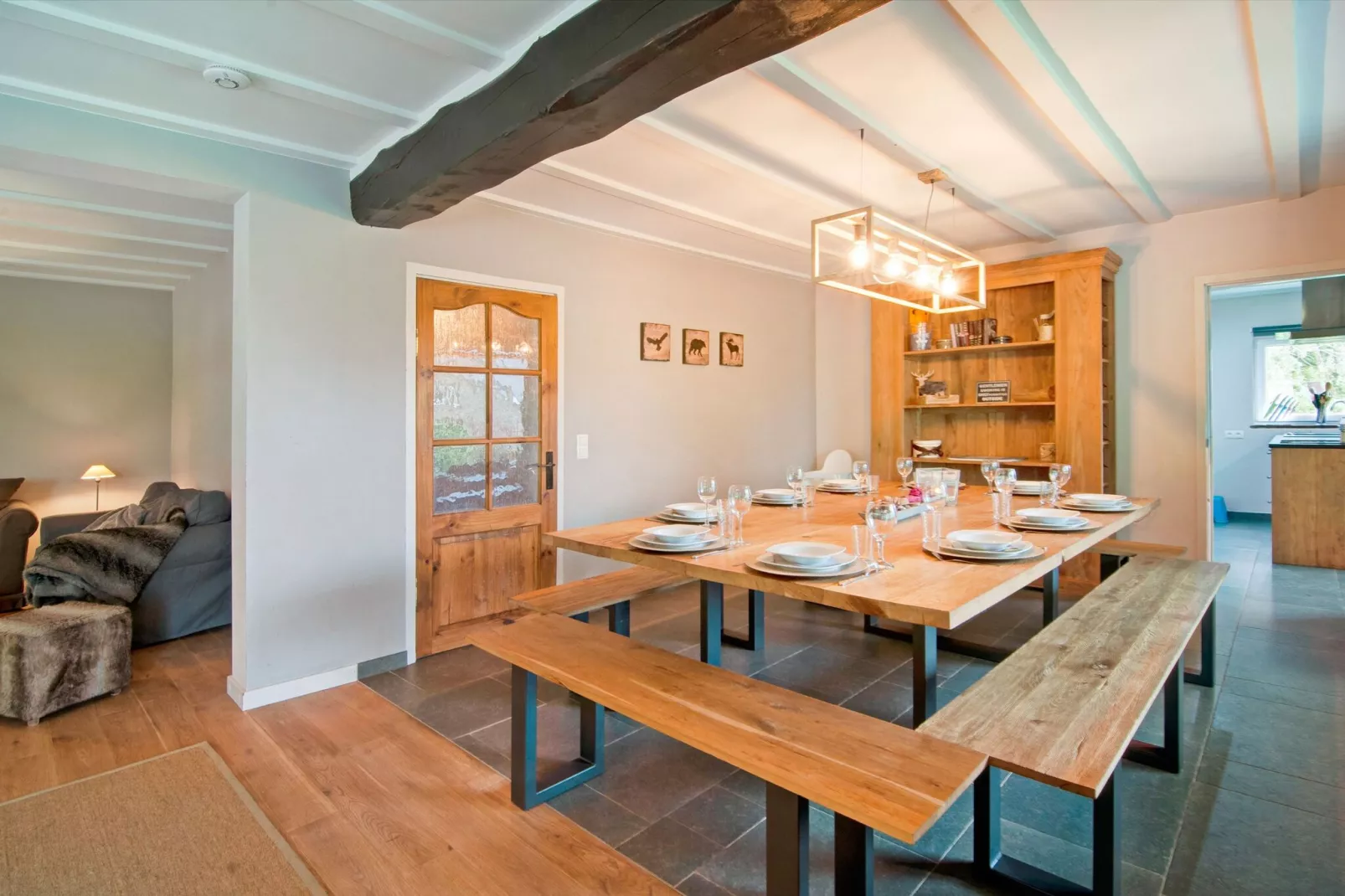 Superbe maison de vacances pour 10 personnes Xhoffriax-Salle à manger