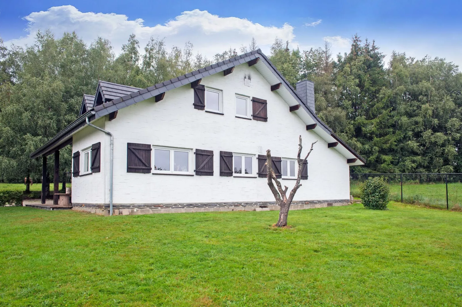 Superbe maison de vacances pour 10 personnes Xhoffriax-Extérieur été