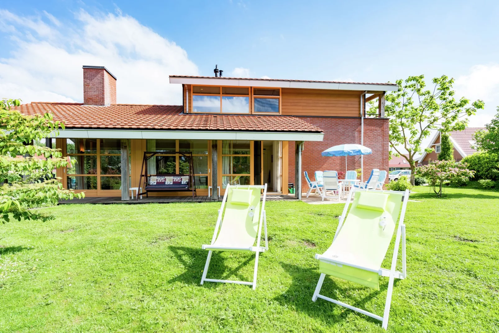 Flevohuis-Exterior summer