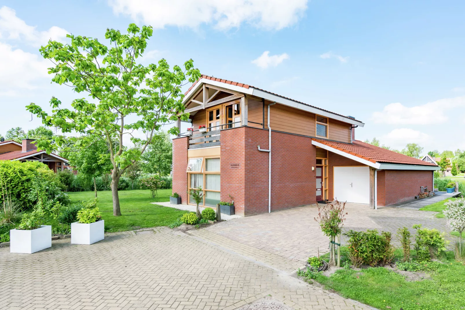 Flevohuis-Exterior summer