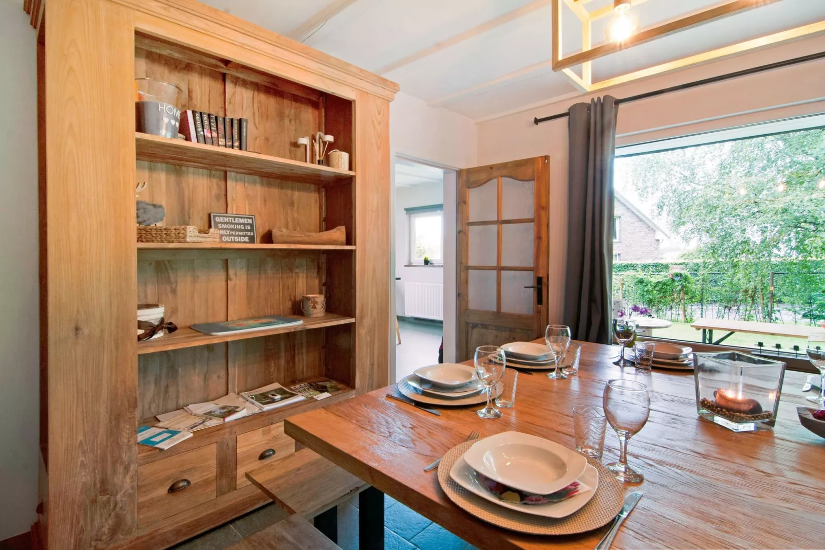 Superbe maison de vacances pour 10 personnes Xhoffriax-Salle à manger