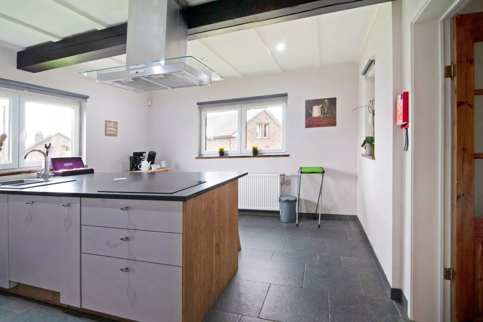 Superbe maison de vacances pour 10 personnes Xhoffriax-Cuisine