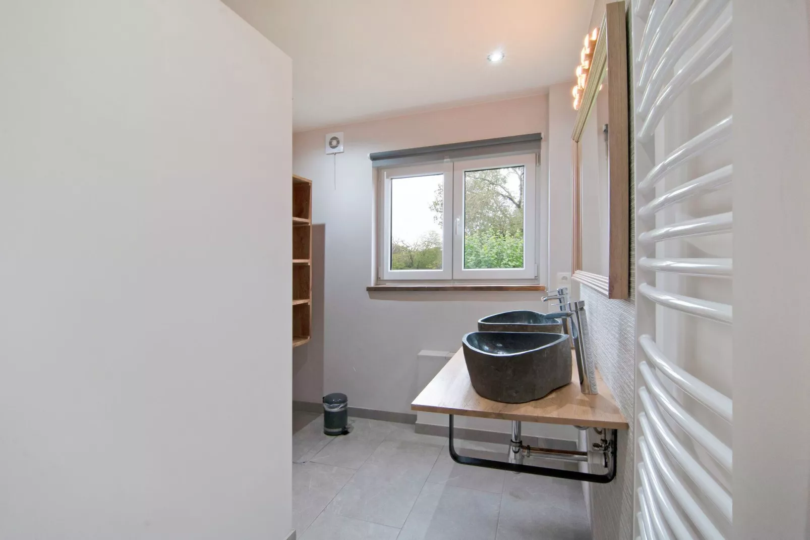 Superbe maison de vacances pour 10 personnes Xhoffriax-Salle de bain