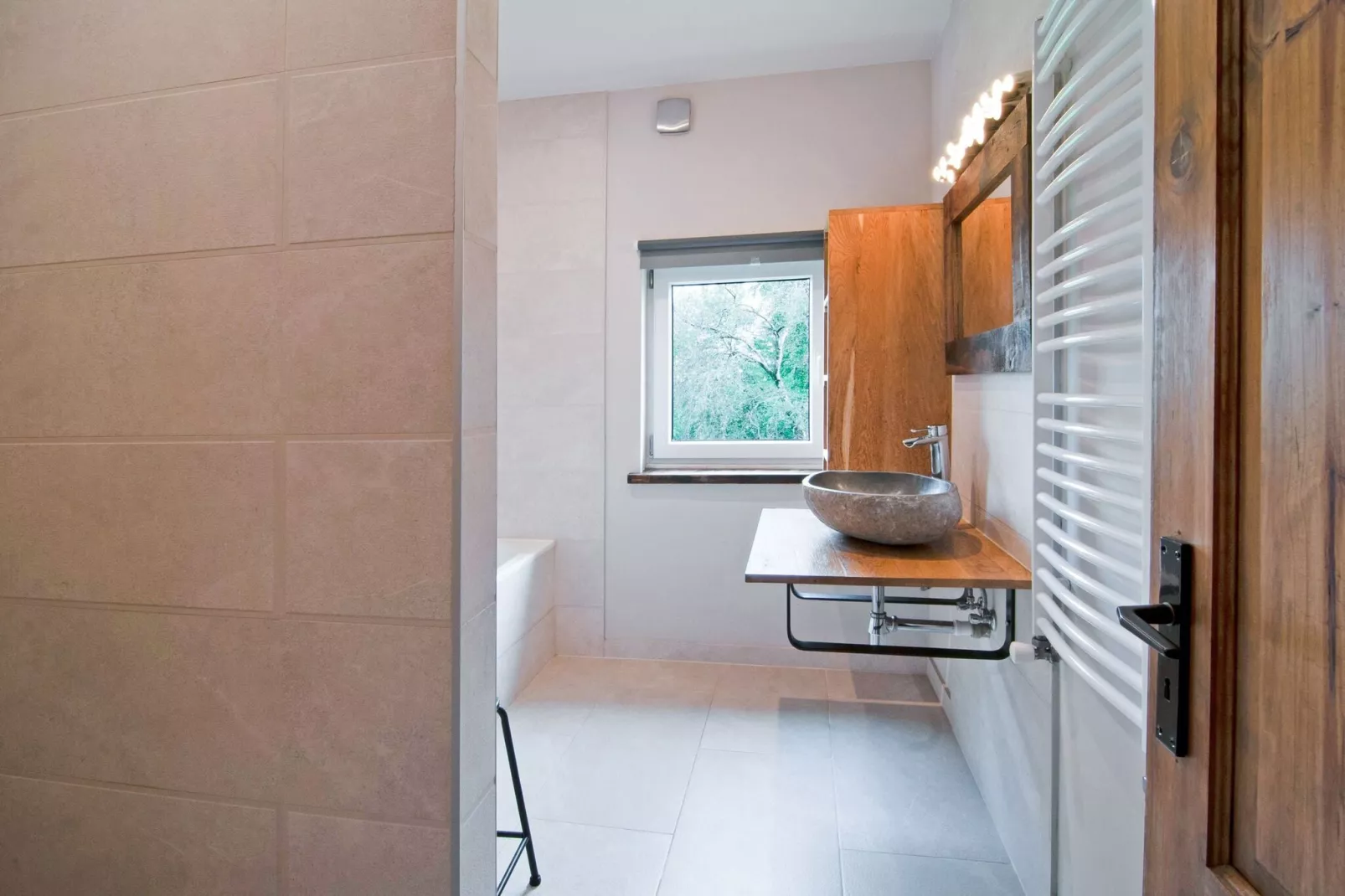 Superbe maison de vacances pour 10 personnes Xhoffriax-Salle de bain