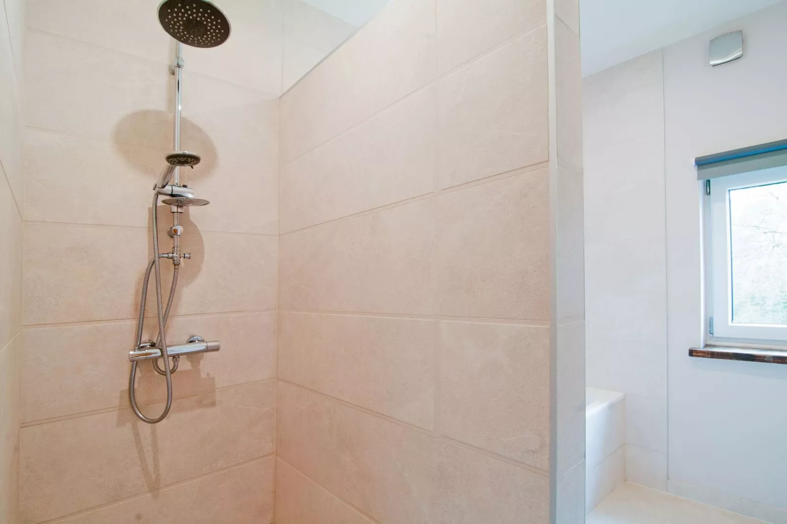Superbe maison de vacances pour 10 personnes Xhoffriax-Salle de bain