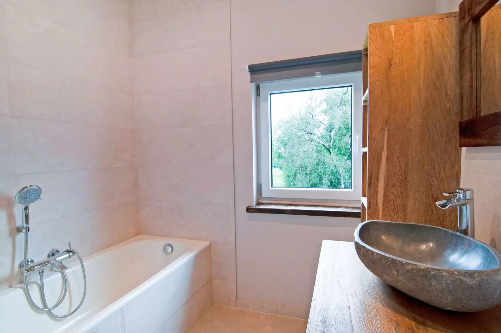 Superbe maison de vacances pour 10 personnes Xhoffriax-Salle de bain