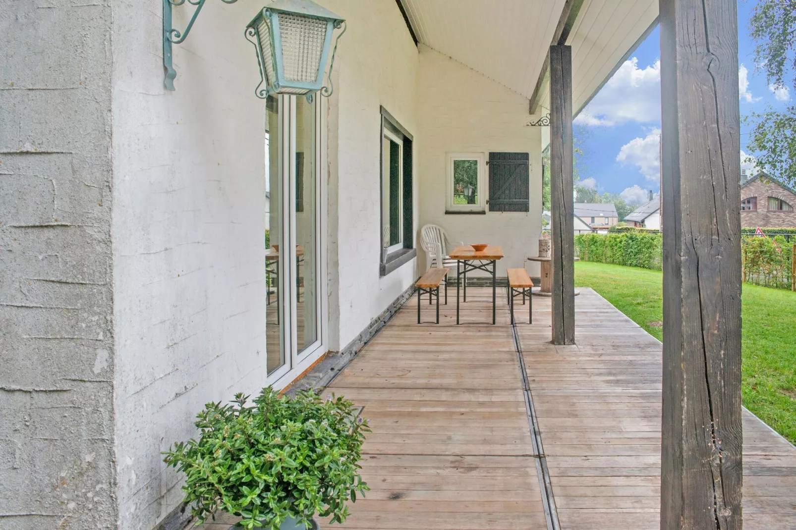 Superbe maison de vacances pour 10 personnes Xhoffriax-Balcon-terrasse