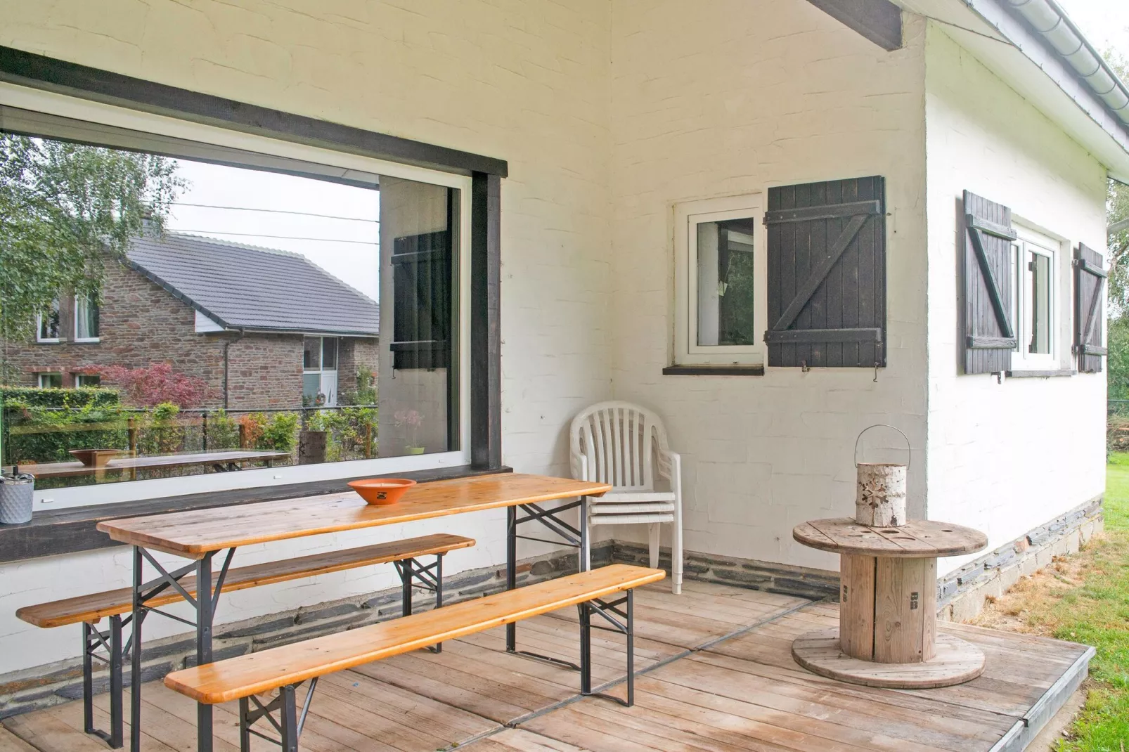 Superbe maison de vacances pour 10 personnes Xhoffriax-Balcon-terrasse