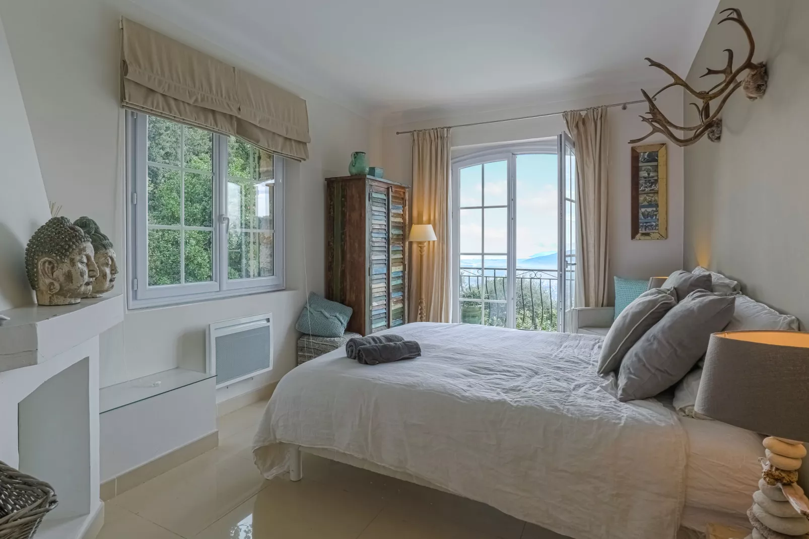 Roucaou-Bedroom