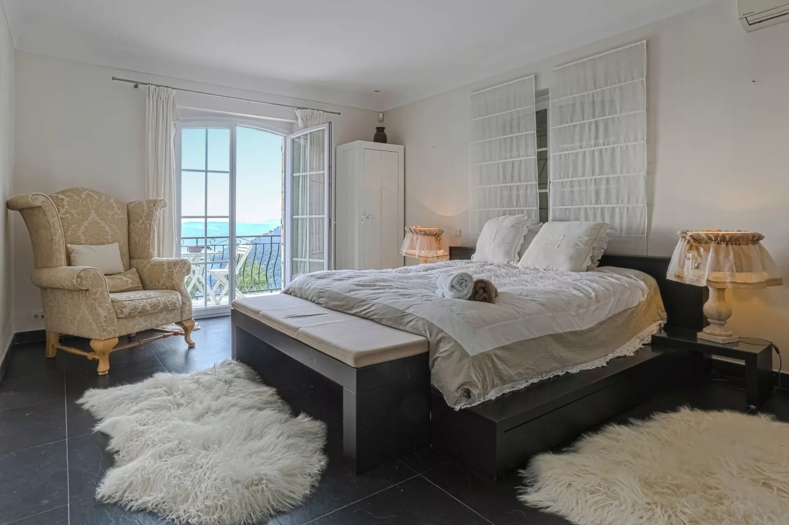 Roucaou-Bedroom