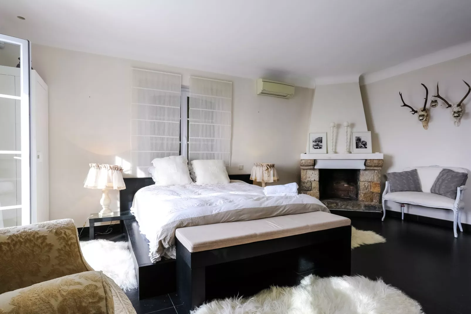 Roucaou-Bedroom