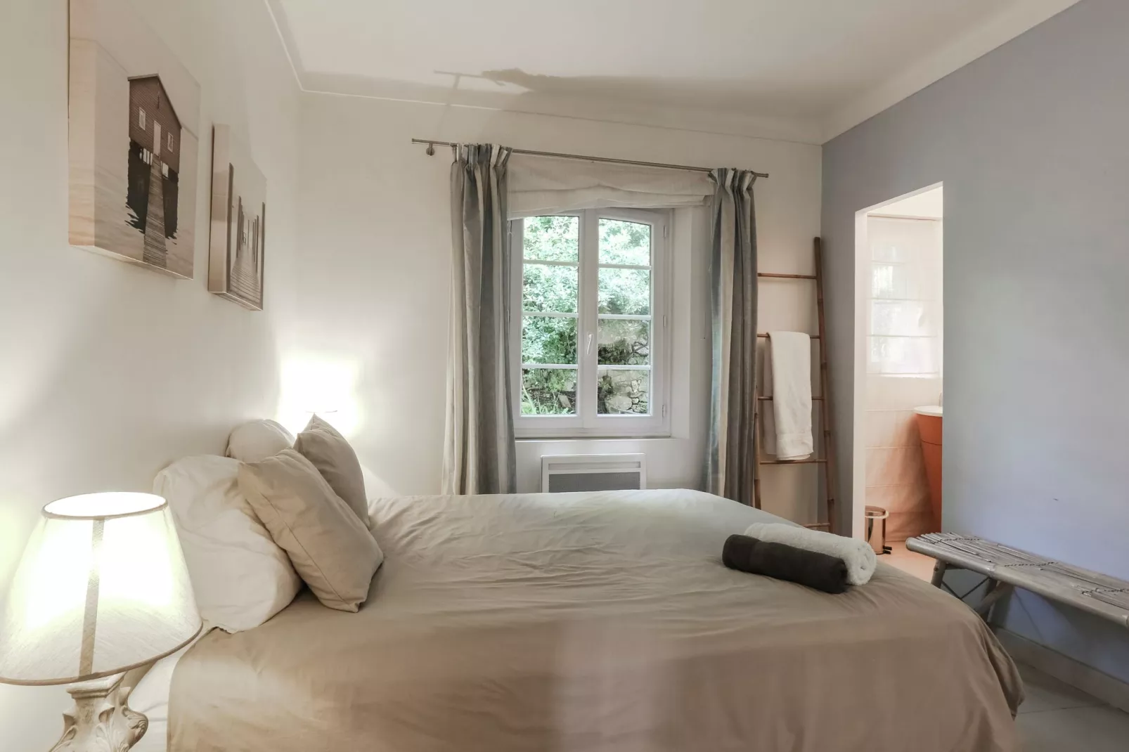 Roucaou-Bedroom