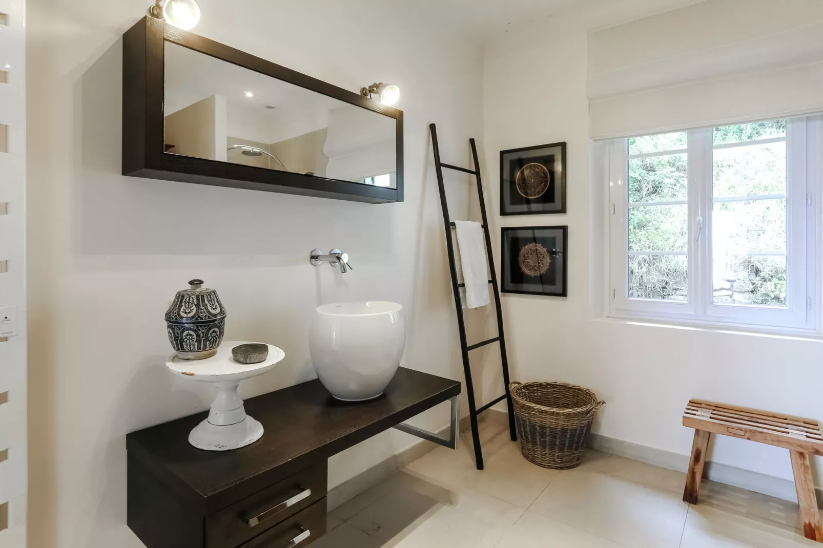 Roucaou-Bathroom