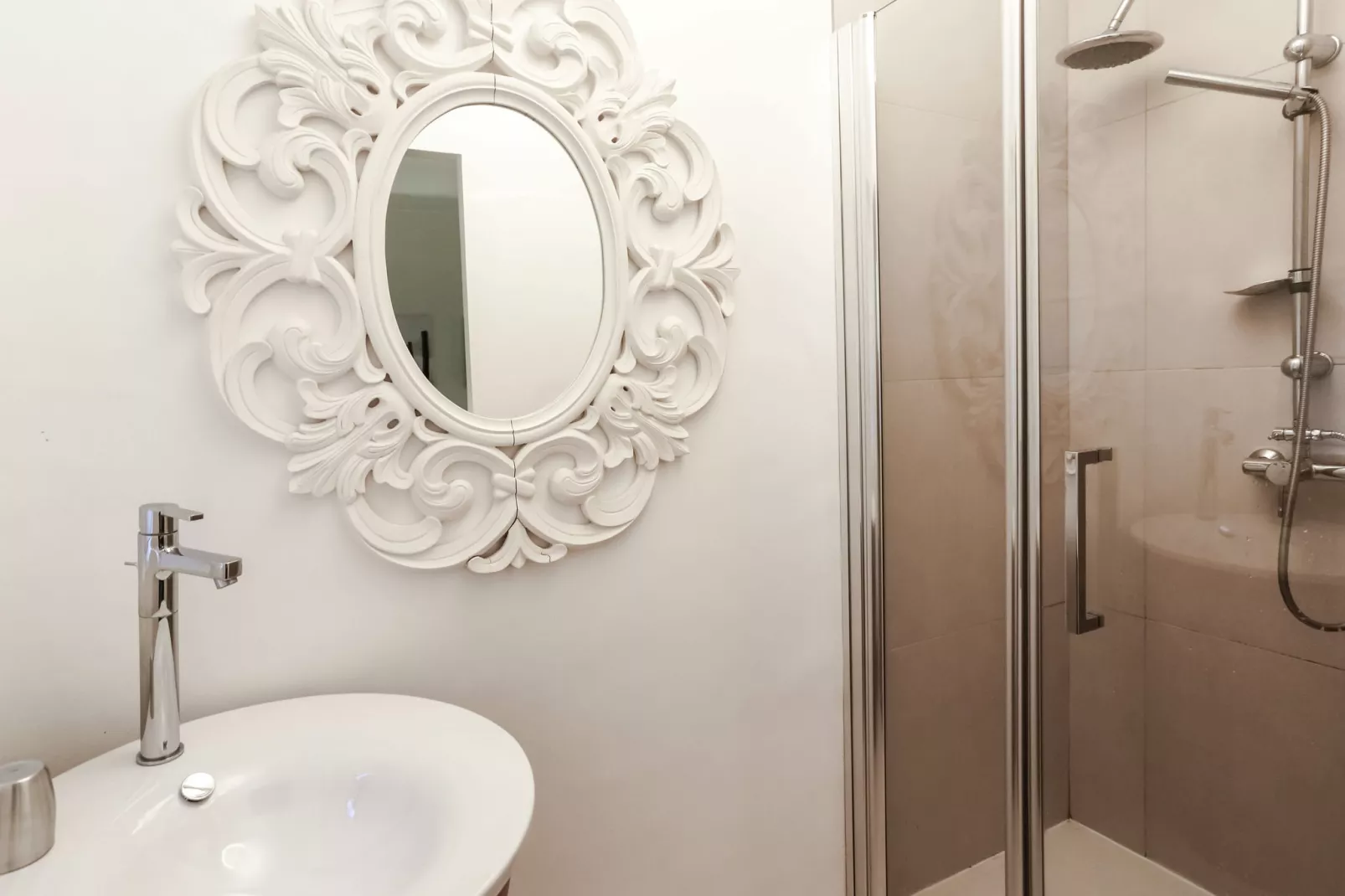 Roucaou-Bathroom