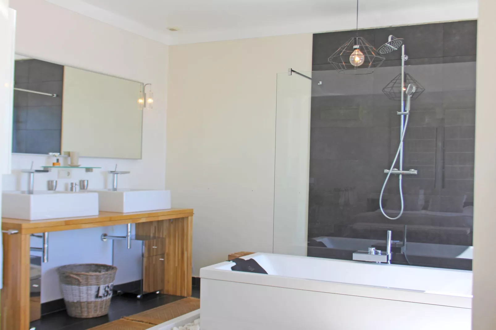 Roucaou-Bathroom