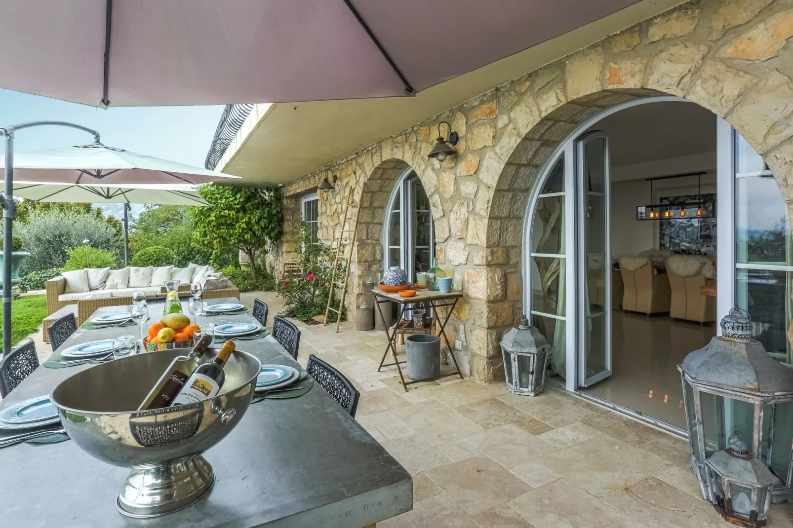 Roucaou-Terrace balcony