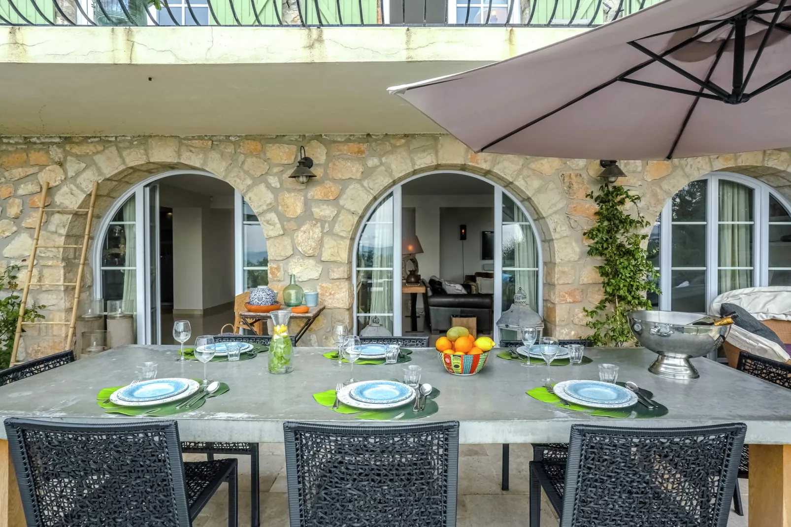 Roucaou-Terrace balcony
