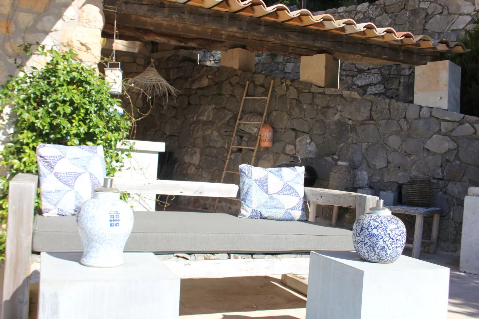 Roucaou-Terrace balcony