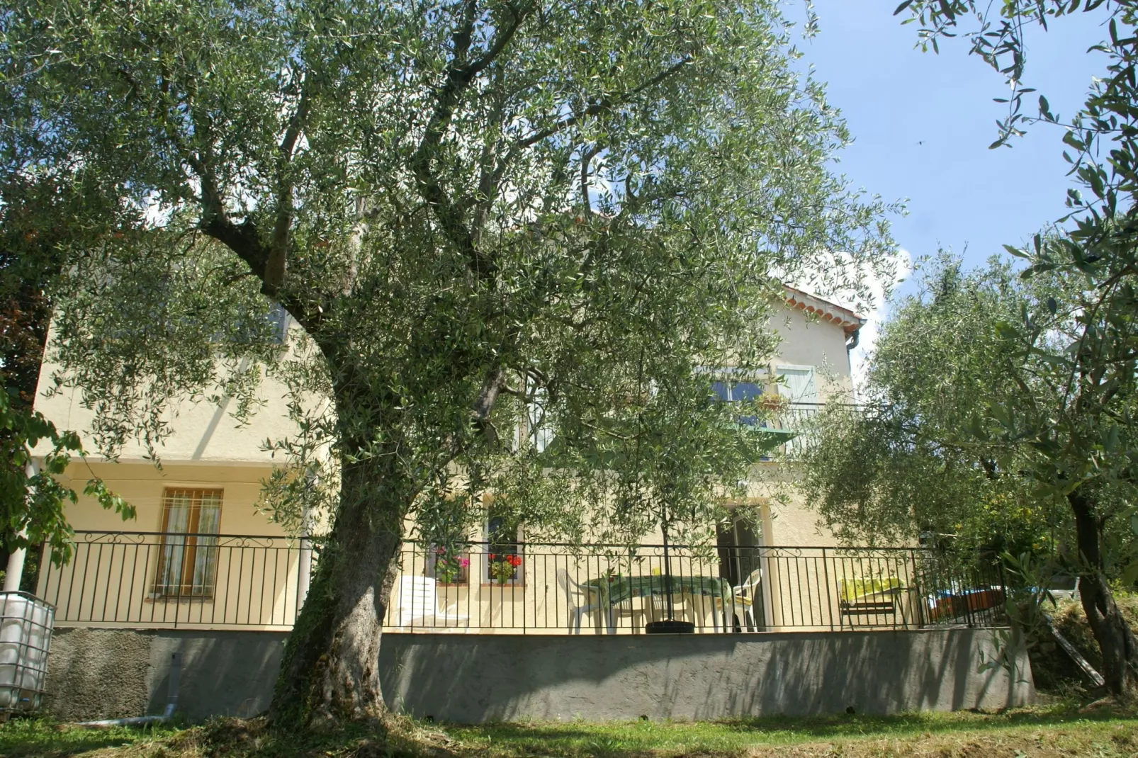 Berre les Alpes-Exterior summer