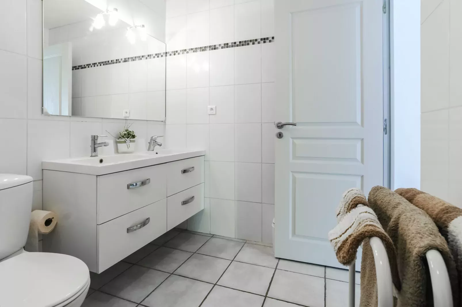 Berre les Alpes-Bathroom