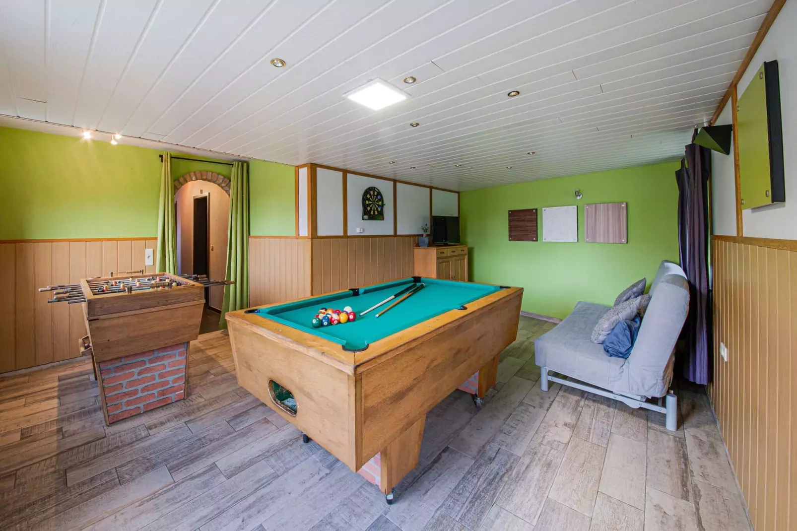 Orée du Lac-Recreation room