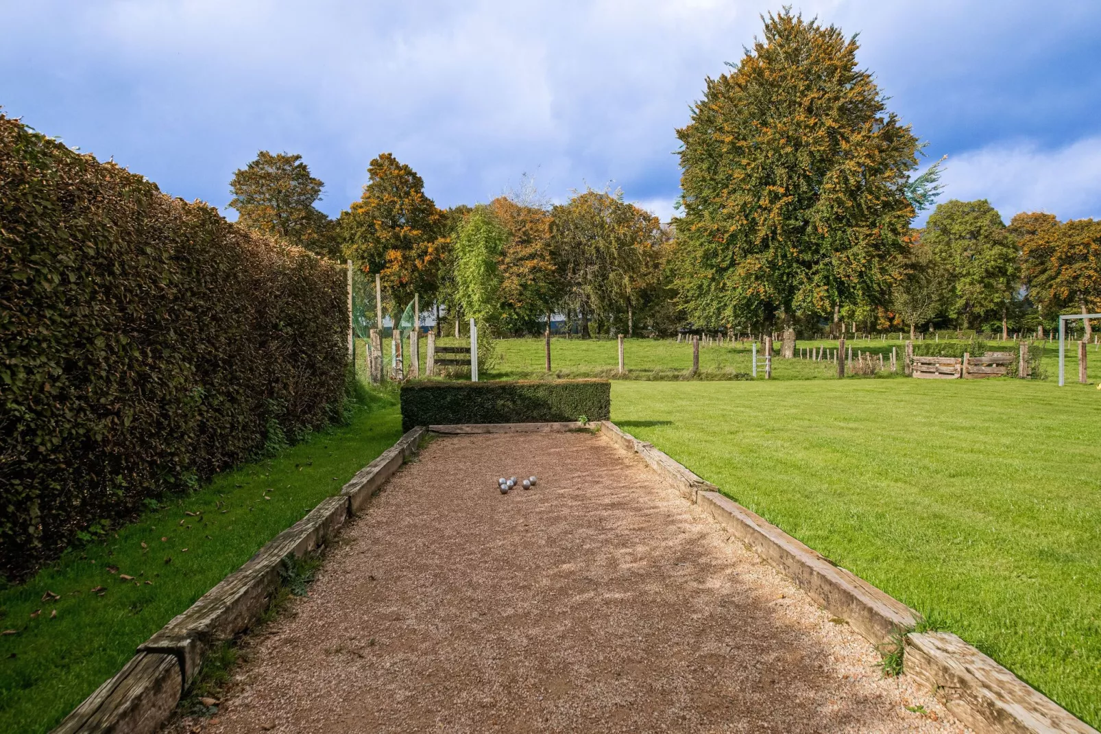 Orée du Lac-Gardens summer