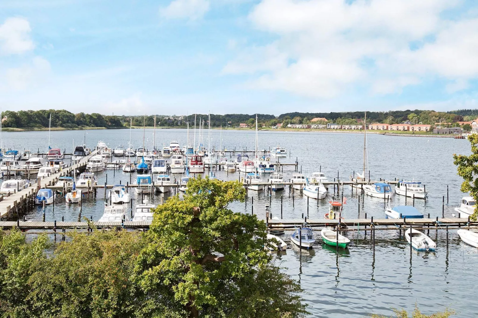 1 level, 6 persons-Water view