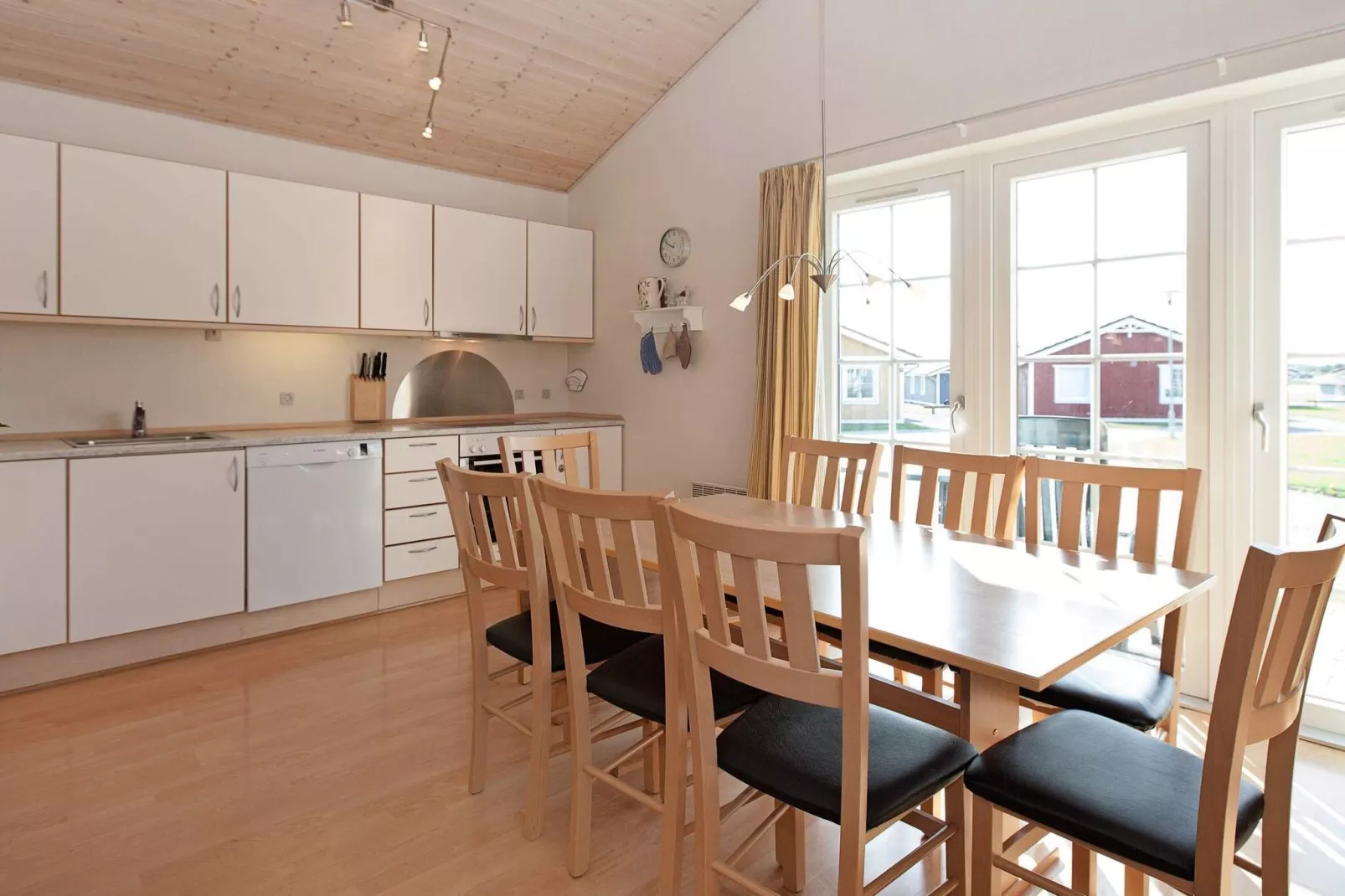1 level, 6 persons-Indoor