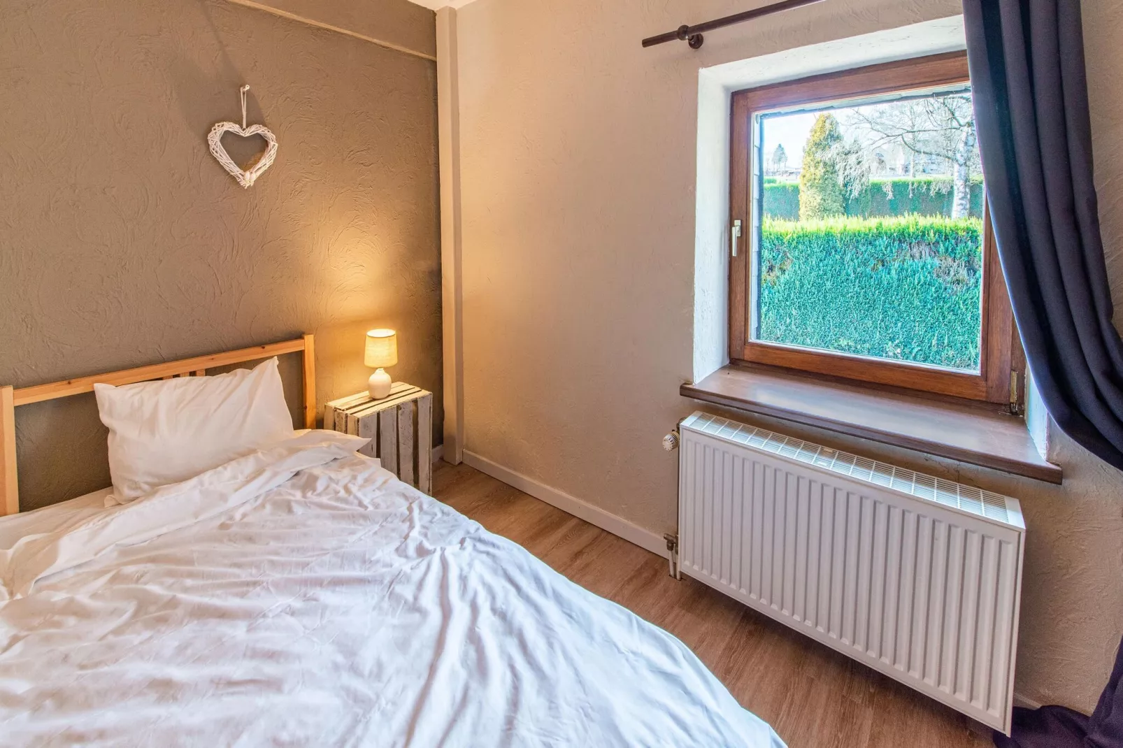 Charmante maison de vacances  pour 8 adultes Au val des fées et des ondines-Schlafzimmer