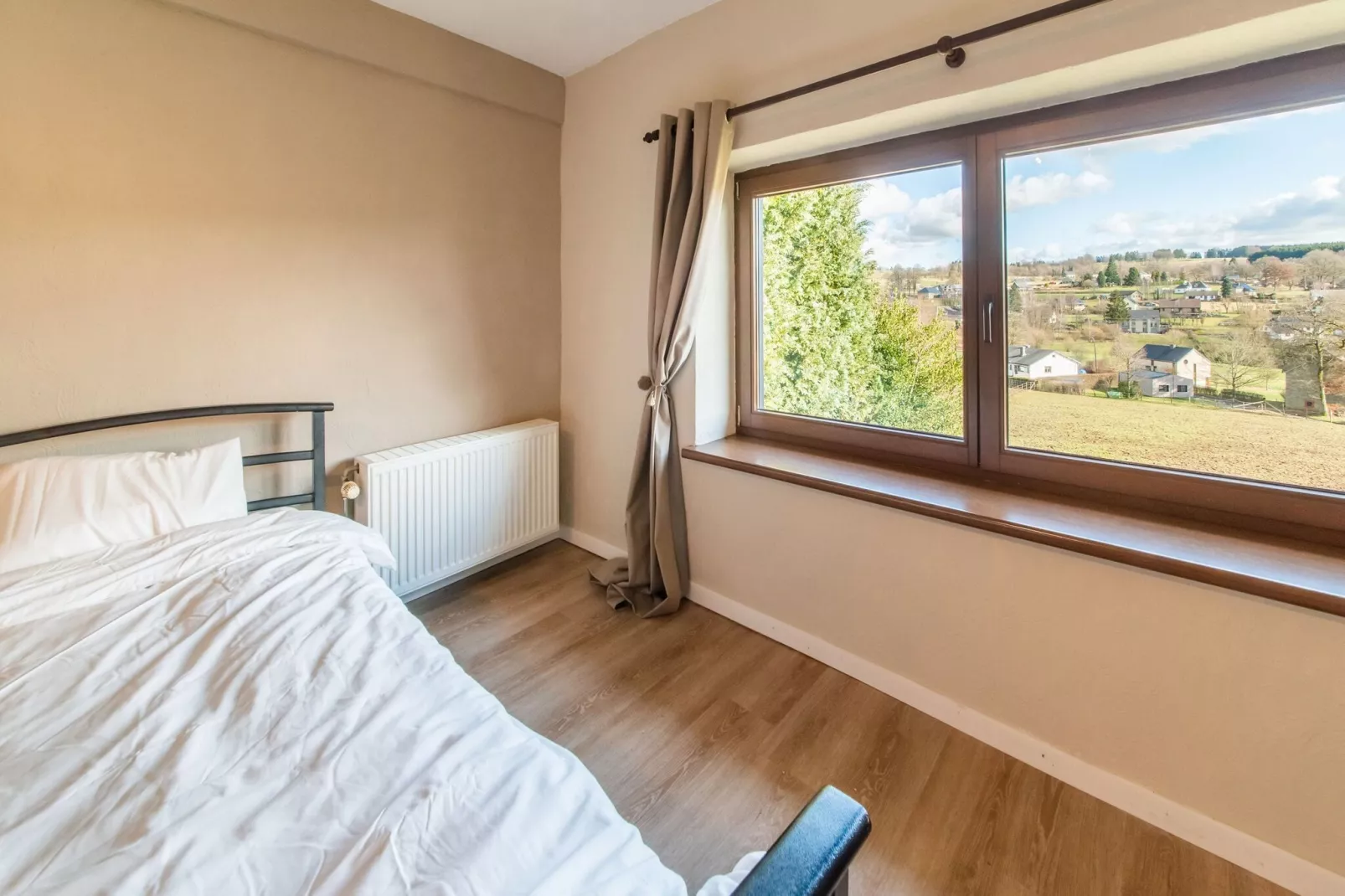 Charmante maison de vacances  pour 8 adultes Au val des fées et des ondines-Schlafzimmer