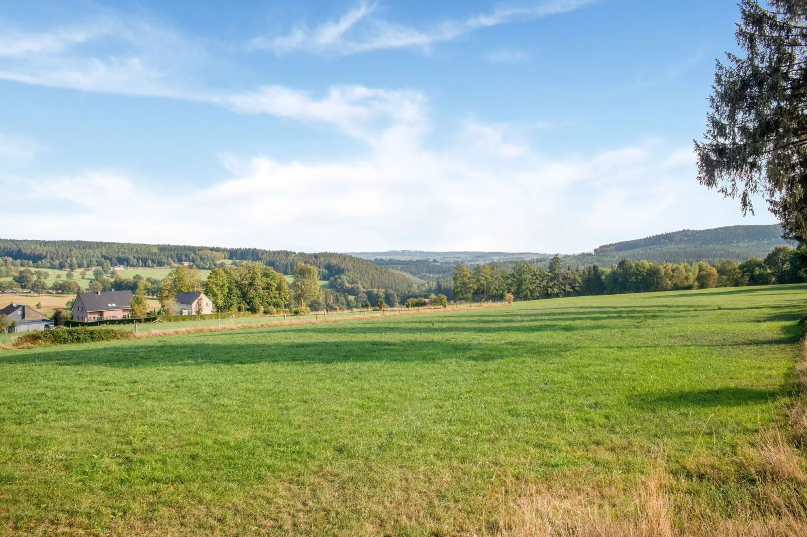 Charmante maison de vacances  pour 8 adultes Au val des fées et des ondines-Gebiete Sommer 5 km