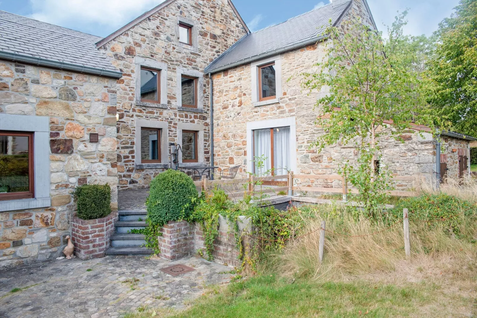Le Petit Fagnard Gîte pour 9 personnes-Exterior summer