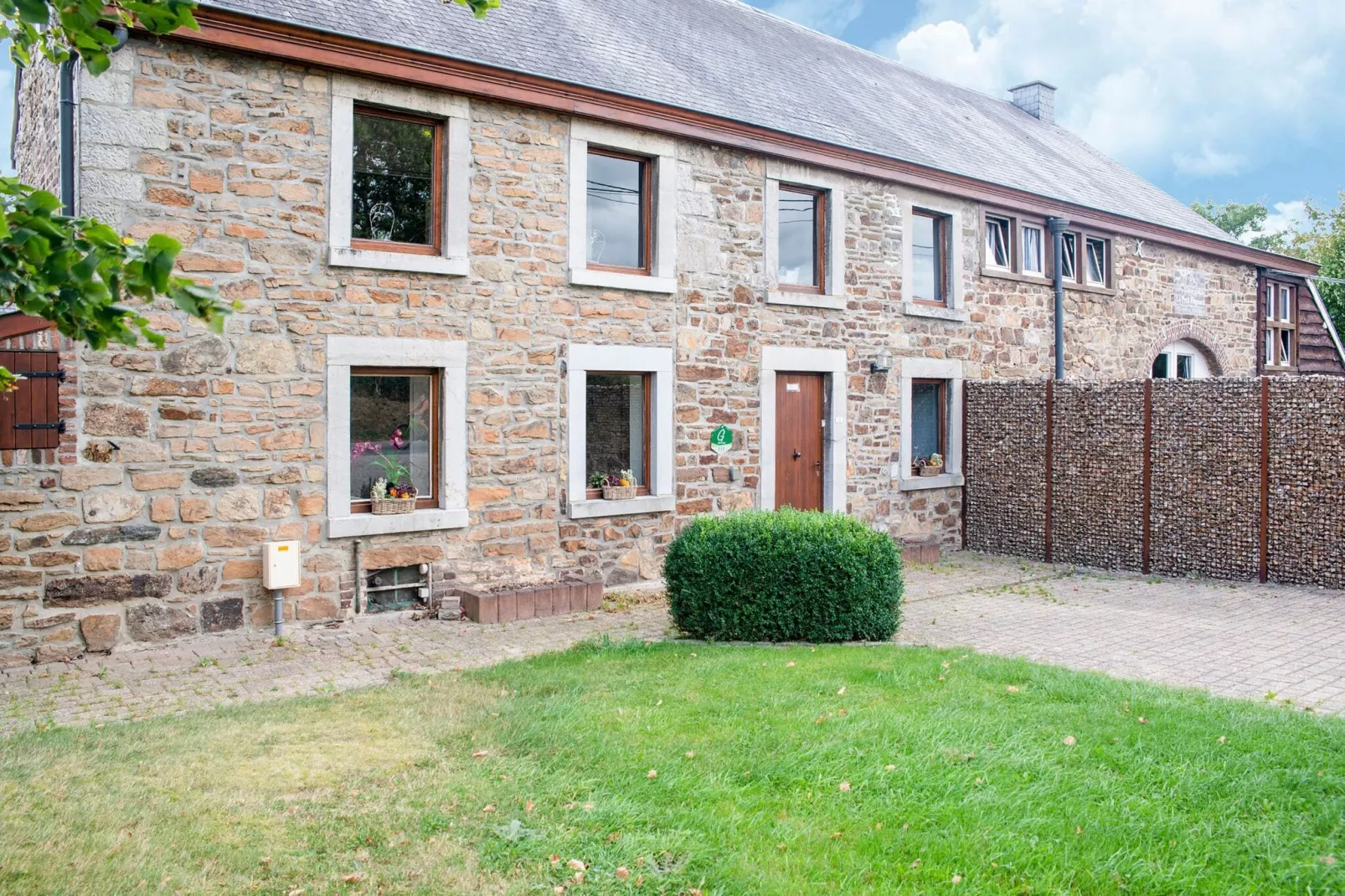 Le Petit Fagnard Gîte pour 9 personnes-Exterior summer