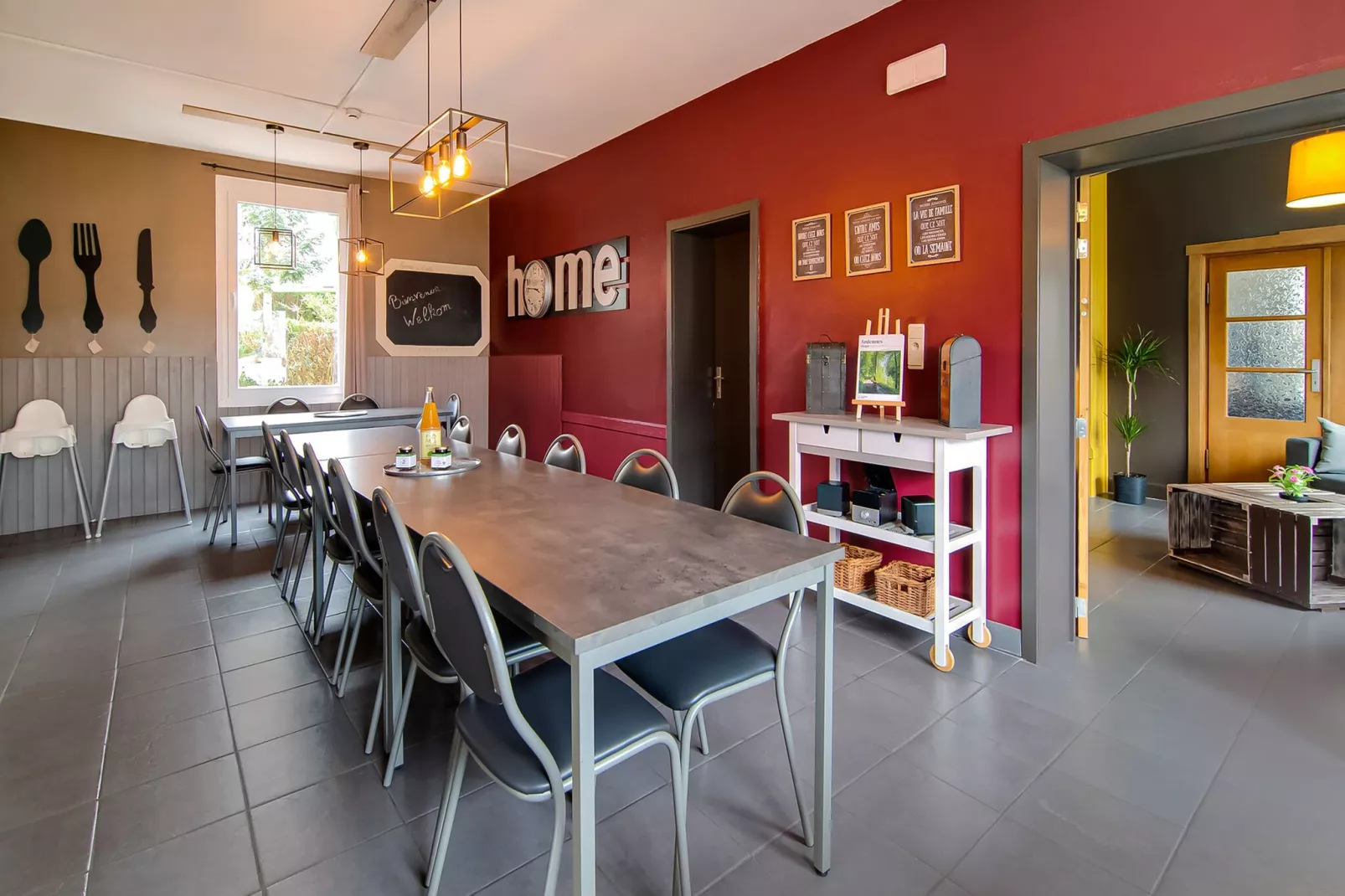 Entre amis-Dining room