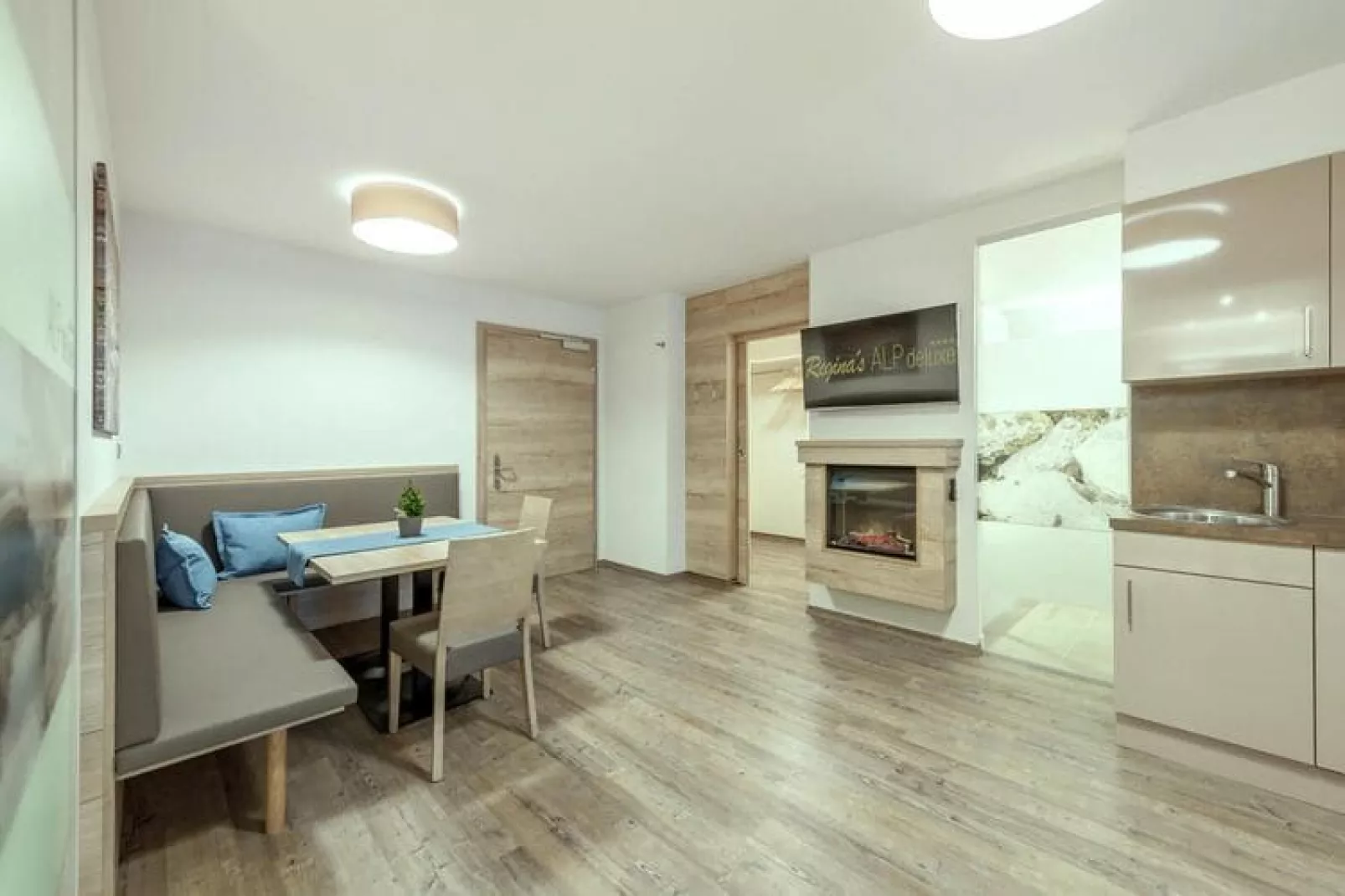 Reginas ALP deluxe-Kitchen