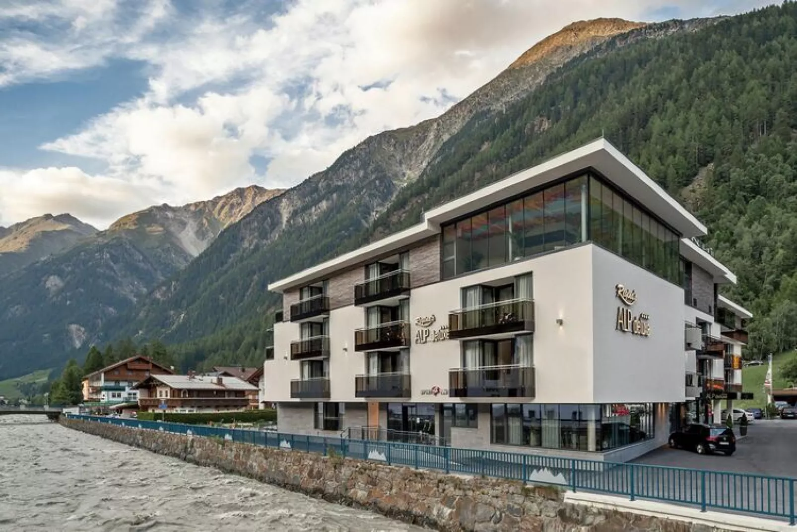 Reginas ALP deluxe-Exterior summer
