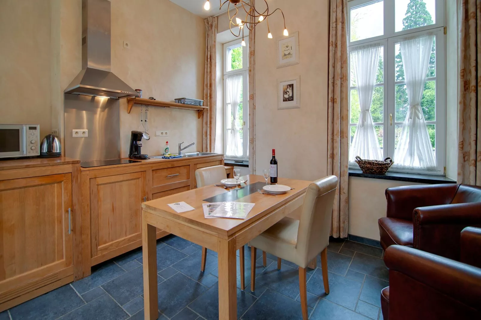 Studio voor twee Domaine Château Dieupart-Kitchen