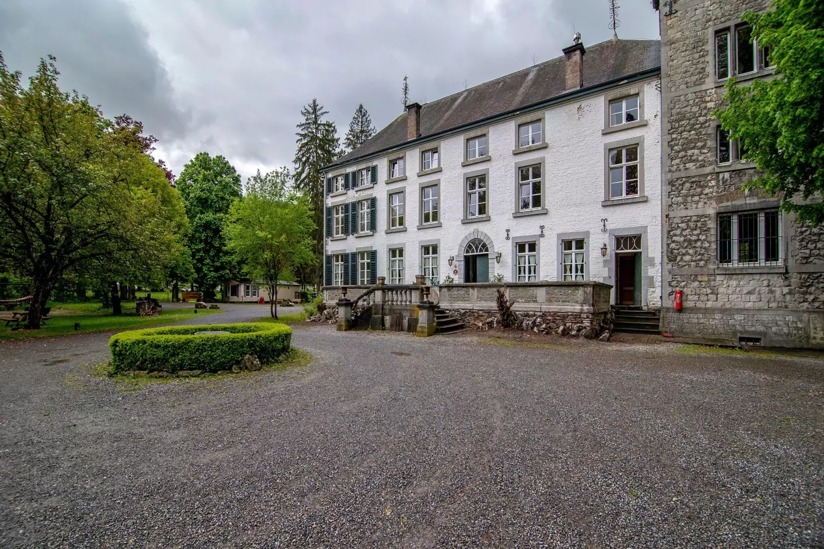 Studio voor twee Domaine Château Dieupart-Exterior summer