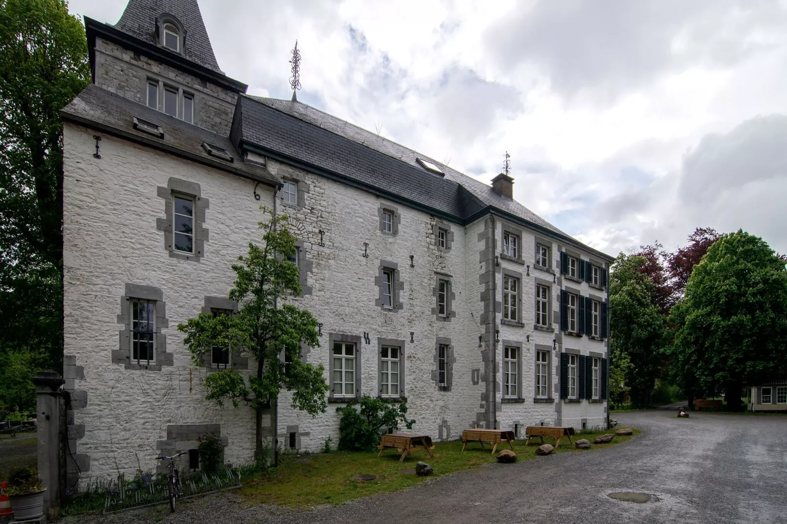Studio voor twee Domaine Château Dieupart-Exterior summer