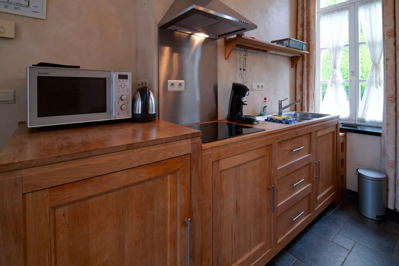 Studio voor twee Domaine Château Dieupart-Kitchen