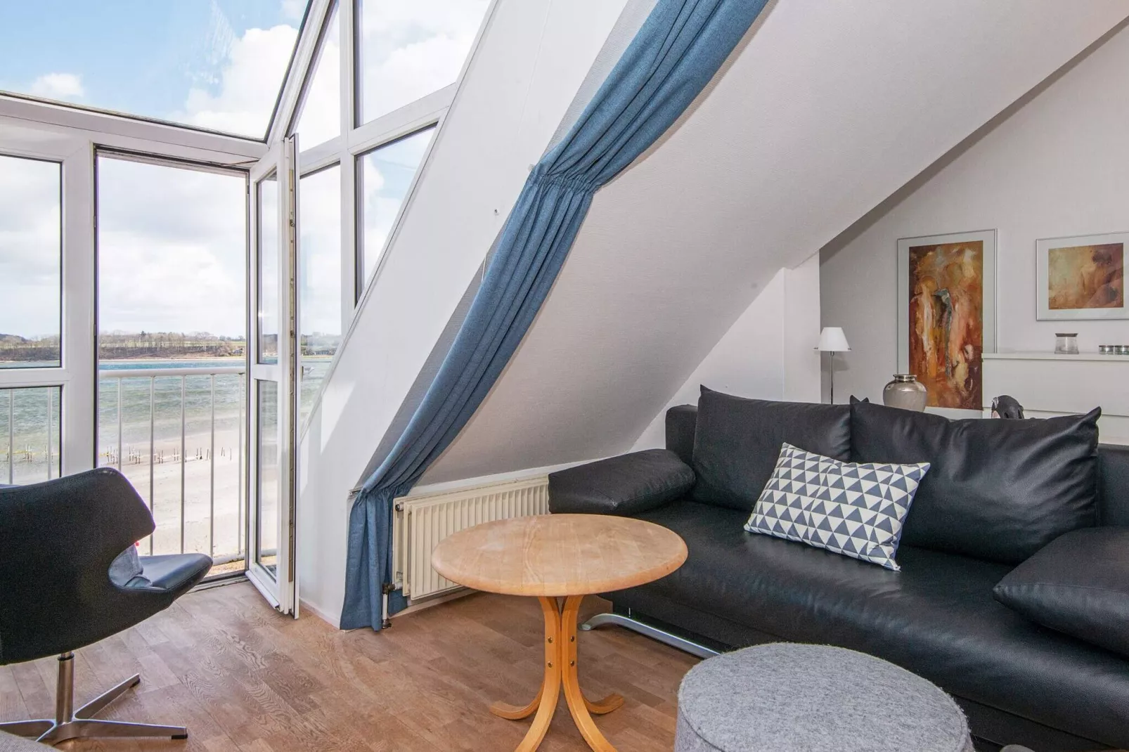 1 room w/seaview-Indoor